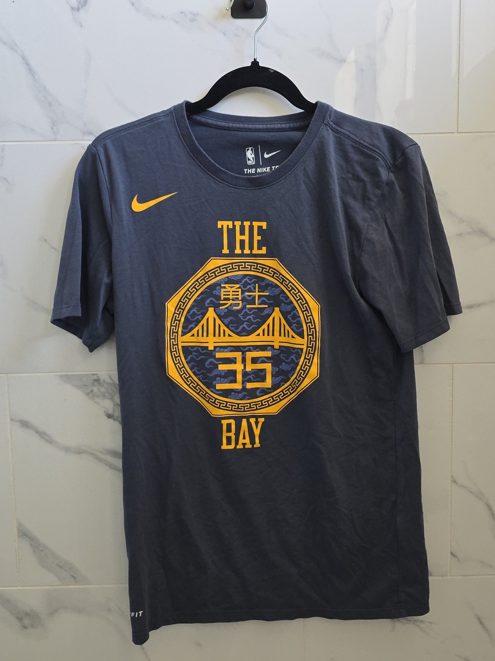 Nike Men’s Gray and Yellow Golden State Warriors ‘The Bay’ Graphic Tee
